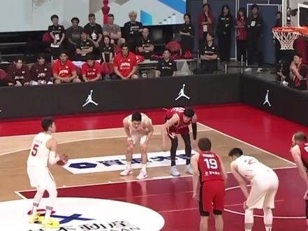 2月26日,在冲绳举行的2027年国际篮联篮球世界杯亚洲区预选赛第一阶段B组比赛中,中国队战胜日本队,继续加油!