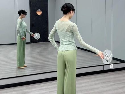 #热门舞蹈#花田错 #舞蹈分解 #团扇舞蹈 @莫兰舞服工厂直营