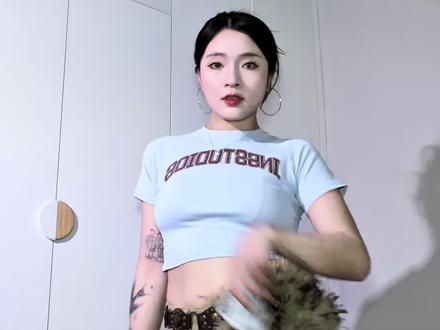 姐妹萌~我要验牌保姆级教学来咯~🃏
#shyel验牌摇 #我要验牌 #抖音热门舞蹈计划 #简单易学 #卡点舞