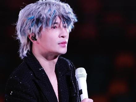这一段合唱真的好治愈… 他眉眼间流露的喜悦根本藏不住~青岛517合唱《小尖尖》❤️#薛之谦 #薛之谦万兽之王 #薛之谦演唱会舞台直拍