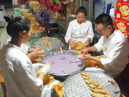 #抖音美食推荐官 #我的探店日记 #美食vlog #传统美食 #眉山必吃土特产 舌尖上的四川,眉山必吃美食,这家丹棱杨冻粑是来眉山必打卡的,冻粑香甜软糯,非常美味😻😻😻