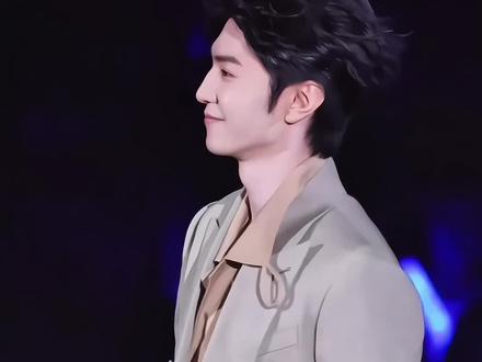 🅾️25.12.18 #陈哲远 温情献唱《光阴的故事》,歌声流转诉说光阴。❤️长视频收藏起来慢慢听~#中国电影120周年 #抖音号热门 #抖音助手助我上热门 #抖音助手(视频素材来源于@大肠 )