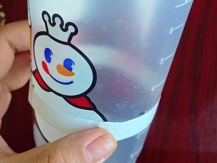 奶茶杯秒变新年摇摇马🐴
工具:卡纸、黏土、奶茶杯、丙烯马克笔
一分钟教你做出好玩的摇摇马,放在桌子上摇一摇,可爱又好玩,快来跟我一起做吧!
#创作灵感 #幼儿园手工 #黏土手工 #马年手工 #亲子手工 @抖音小助手