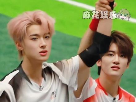 张峻豪邓佳鑫唱完电梯战神直接被流放六代了#张峻豪 #邓佳鑫 #tf家族 #荣耀之战 #电梯战神