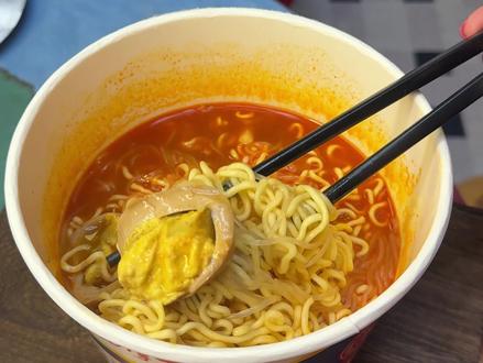 懒人速食党冲!粉面菜蛋我能吃到天荒地老#来点泡面778 #速食美食 #速食 #请选择你最爱吃的泡面 #杨掌柜