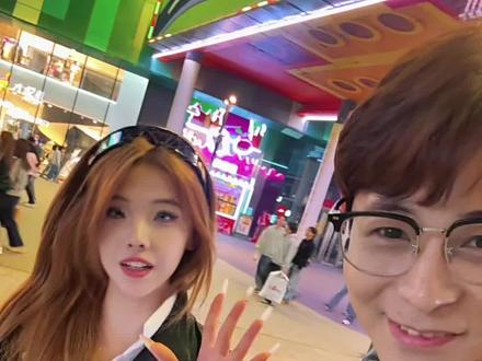 线下交友之,网红美女! 普通男生如何街头搭讪,每天认识十个小美。#搭讪 #搭讪美女 #搭讪技巧 #线下搭讪