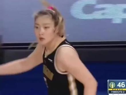 截止李梦回归中国女篮国家队前,她在WNBA出场10次,场均11.3分钟贡献4.6分,其中三分命中率42.9%,在WNBA排名高居联盟第9。#李梦