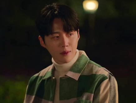 牵手的瞬间,你是否也同样的心动#爱情怎么翻译 #高允真 #金宣虎 #车茂熙周浩镇 #韩剧