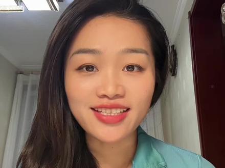 A股账户如何买美股ETF? “大家好~想投资美股但怕麻烦?今天教你用A股账户,轻松买美股ETF!
先说说现状:海外券商开户通道基本关了,支付宝这类平台还限购,每天只能买100块…但只要你有A股账户,这些美股ETF随便买!
市场有风险,投资需谨慎!
#ETF#股票#创作者扶持计划 #知识分享 #千亿流量扶持计划