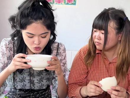 乡亲们,这么吃确实方便吧……?!