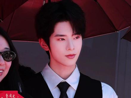你好啊!祁聿! 张庭睿开机大吉,现代男人回归中~
#欧巴轻点帅 #新剧开机 #高质欧巴 #张庭睿
