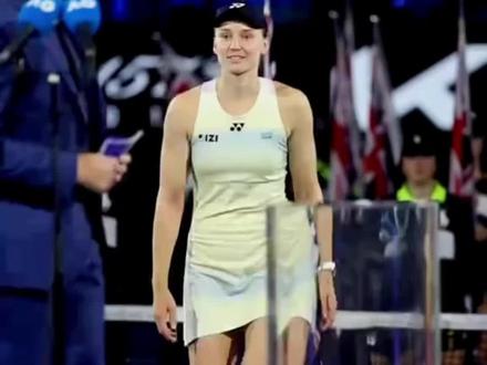 冰火之战,莱芭封后。讲述冰美人莱巴金娜澳网的冠军之路。#网球 #我要上热门 #萨巴伦卡 #莱巴金娜 #澳网