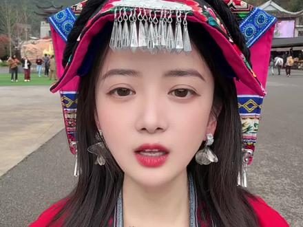 如果接受不了这些,6月1号之前就不要来张家界了。现在的张家界,没有你想象中那么美好。 首先要考虑到天气的问题,景区分布、住宿问题,以及路线。 总结几点注意事项,都了解清楚,再决定到底来不来张家界#张家界旅游攻略 #张家界天门山 #旅游推荐官 #张家界自由行攻略 #张家界旅游避坑 @抖音小助手