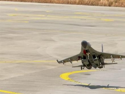 歼16航模的导弹发射啦! #航模 #歼16 @番茄