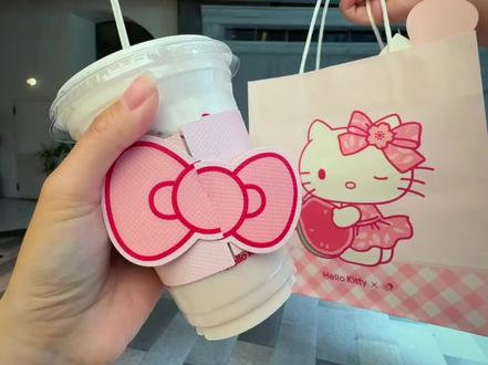 HelloKitty赢麻了好吧!
#kitty奶茶 #hellokitty奶茶 #晒晒你的kitty周边 #喜茶联名 #喜茶HelloKitty