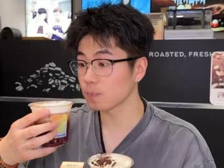 瑞幸竟然也有特调了真的好喝惨了!😭 #特调的一万种告白 #年轻人的第一杯特调 #绯色月光 #可可维也纳 #瑞幸特调