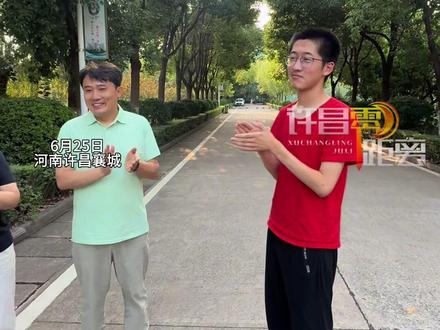 考出703分第一时间奔向母校,被全体任课老师花式夸奖,感恩一路栽培(记者:杨柳 李 审核:薛景明 郝晓莺 李乐) #高三考生#高考出分#感恩遇见#豫人为善许多温暖