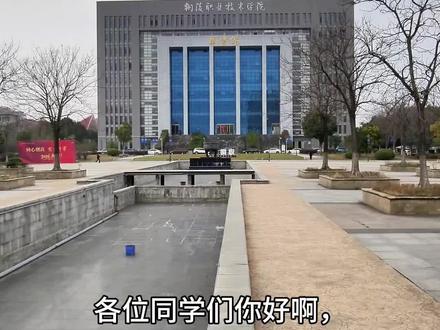 今天带大家看一下铜陵职业技术学院图书馆的内部结构!