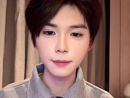 #何秋亊 #何秋亊直播 #何秋亊道歉 #何秋亊演唱会