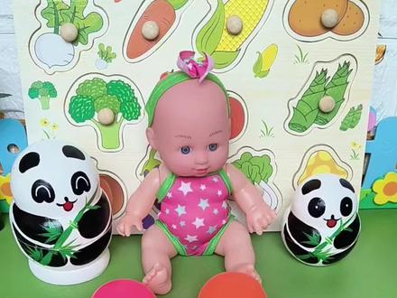 小黄怎么又吃错饭了?#呕吐蛋玩具#熊猫套娃#可爱的小娃娃@抖音精选官方账号