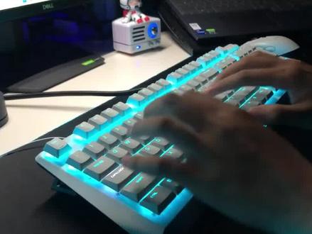 好看到发财的外星人AW510K机械键盘,趁青春你的桌面摆搭得有他#机械键盘 #aw510k