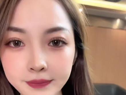 她俩在一块组合太好玩了
今天就是没看见瑶姐打球 但是颜值这块是真够用@王钟瑶呢