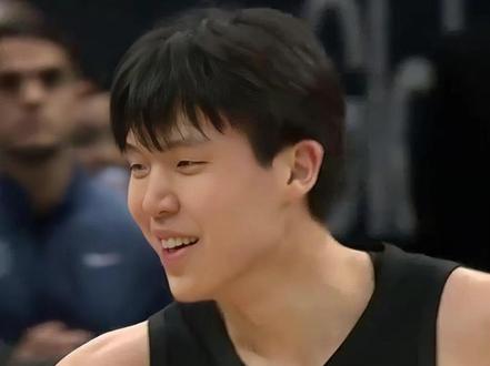 数据不会说谎!小杨全场比赛出战12分钟拿下6分5篮板1助攻,正负值+11全队最高,他值得更多的上场时间! #杨瀚森正负值全队最高 #开拓者客场不敌奇才 #开拓者vs奇才 #杨瀚森