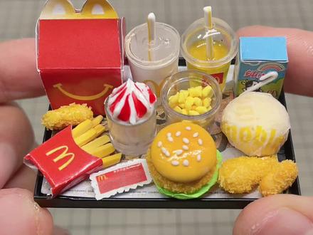 迷你汉堡豪华大餐,快做起来给闺蜜一个大惊喜吧😄端午节快乐哟!#粘土 #食玩 #我的头号惊喜 @抖音小助手