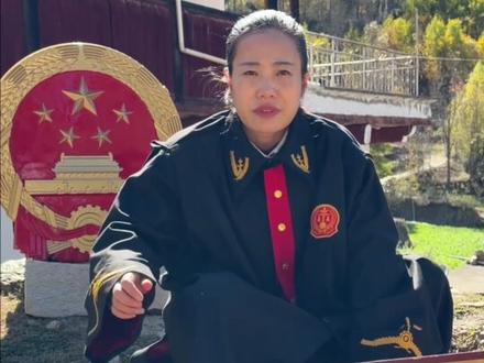 马背上的法官,是法治的最后一公里,也是公平与正义的起点 #在拍一种很新的年终回顾 #2025抖音热点记忆 #我的法庭日记