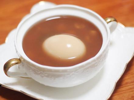 桑寄生蛋茶是广东很传统的药膳糖,男生补肾,女生补血,还有补神养颜的功效呢!