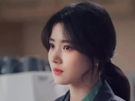 简单好看的韩式低马尾发型,气质又减龄#发型教程 #低马尾 #盘发 #简单好看发型 #扎发教程