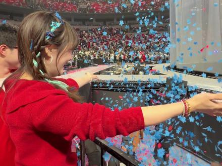 一代人有一代人的“鸡蛋”要领! 连续两周了嘴角就没放下来过,超级开心🥳#张杰 #新春佳杰 #张杰成都演唱会