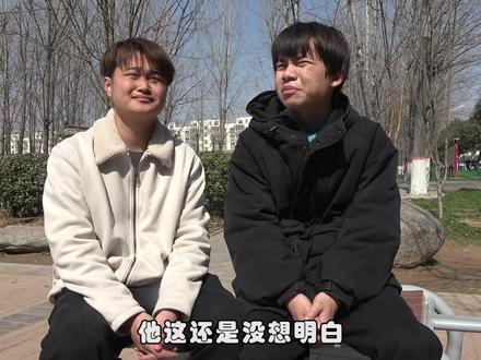 三人行关系决裂,阿峰独自去创业摆摊,兄弟俩去帮忙照顾生意