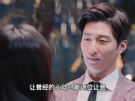 在这场感情博弈里,封潇潇注定只能成为遗憾,根源就在于对手的攻势太过猛烈。#窦骁 #翟子路 #封潇潇 #娱乐圈