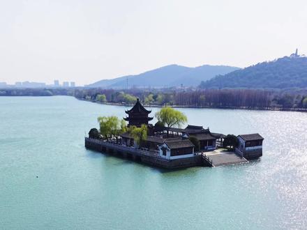 来风景秀丽的石湖,你找到燕子坞了吗#苏州#石湖景区 #风景如画的地方 #踏春赏花 #苏州旅游攻略