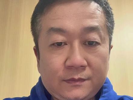 源氏和朴愫黑胡桃大pk 源氏木语和朴愫木作谁是北美黑胡桃大小王?两个都是很优秀的家具新零售品牌,线上线下拥有很多粉丝用户,大家经常关注吗?朴愫木作的粉丝在哪里?源氏的北美黑胡桃粉丝在哪里?大家聊一聊。#源氏木语 #朴愫木作 #实木家具 #北美黑胡桃 #毒舌大宾哥