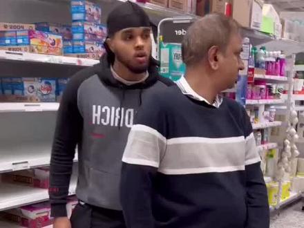 如果他在你耳边说木捏牛你会怎么做?