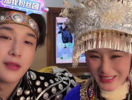 两人谈论两家代号的由来,9677+9211=18888(要发发发发发),这真是冥冥之中注定的缘分!难怪两人同框的画面这么唯美这么和谐,太喜欢你们了#完美组合 #直播录屏分享 @贵州晓晓(9211) @王图图🌟