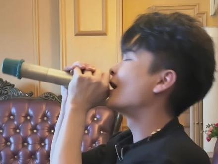 今天也是让本少一展歌喉了