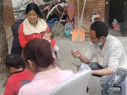 一家人在一起的快乐时光