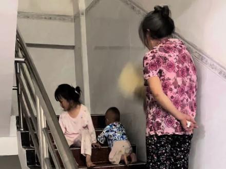 婆婆“散养式”带娃效果惊人#人类幼崽成长记 #精力旺盛的宝宝