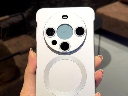 还在为华为手机没有磁吸功能烦恼吗?#华为mate60 这款还原你裸感还带有磁吸无线充电的#华为手机壳 很难让人不爱!底部一体式防尘网 亲肤磨砂背板 尽显高级质感#高级感 #3c好物推荐 #遥遥领先