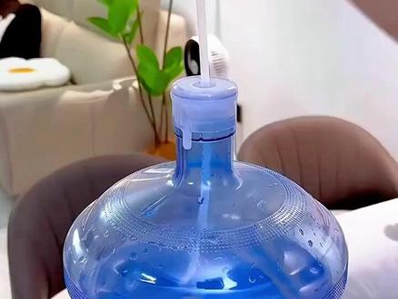 桶装水电动抽水器,折叠收纳超省心~ #米虹桶装水智能电动抽水器 #好物推荐分享 #喝水我是认真滴
