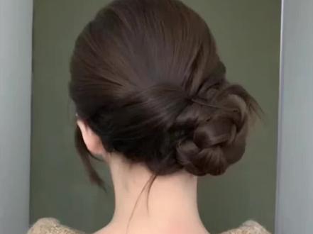 侧丸子头好适合冬天穿厚外套扎#侧丸子 #侧盘发 #盘发 #丸子头 #发型教程