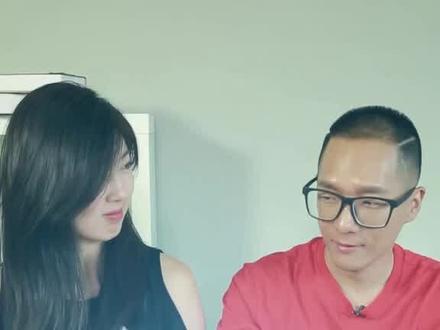 黑色矿泉水有重重的RMB味道,家里有矿的应该常喝吧。@抖音小助手