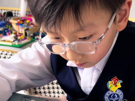 今天豆仔画了他最爱吃的甜甜圈🍩#画画 #跟着抖音学画画 #爱画画的孩子 #萌娃