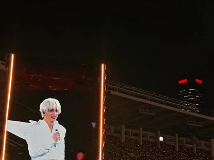 #神级现场 #薛之谦广州演唱会 #万兽之王 #薛之谦点歌环节 3.27号、薛老师点歌互动环节简直不要太可爱太感动、被点歌同学一上来就是大胆勇敢喊出你好老公、最后结束又大胆喊出注意身体老公、直接把薛老师给整懵整害羞了😂😂😂