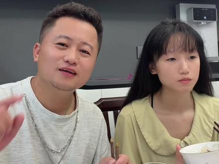 给大家汇报一下最终结果,应该是八九不离十了,闺女自己填的志愿,没想到还是挺有眼光,学校专业组最低录取分数是550分,结果以551分,超一分险进,有太多人跟我说学医时间长,辛苦,但是孩子自己喜欢没办法,志愿大多都是关于学医,既然这样,作为家长,只能无条件支持了,听说这个需要八年,那就只有辛苦自己了,努力多奔几年,粉丝朋友们,留下你们的祝福吧,过几天通知书下来了,请大家喝酒哈#发现不一样的毛铺 #发现咸宁