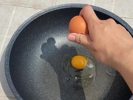 为啥地表温度这么高我却煎不熟一个🥚?#煎蛋 #太阳煎蛋