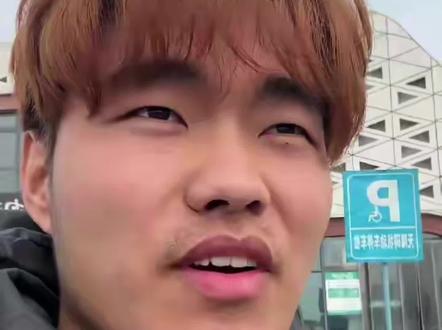 男子坐客车内急,被司机要求当众小便:敢去厕所我就走,总部回应(上集)#真实故事 #社会百态 #客车 #坐车